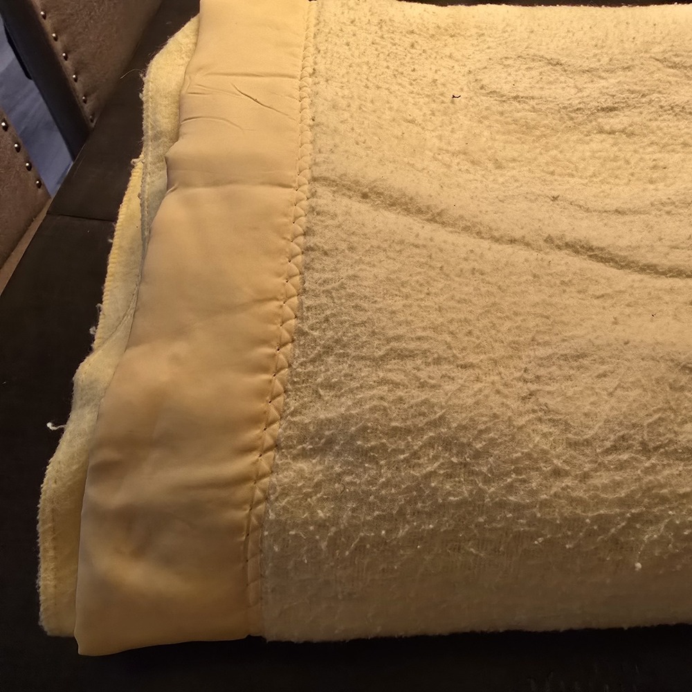 Vintage Electric Heated Blanket YELLOW Twin Size Satin Edge *DOES‎ NOT HAVE PLUG